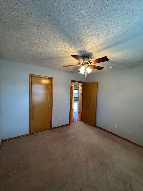 Building Photo - 841 S Hazelnut Ave