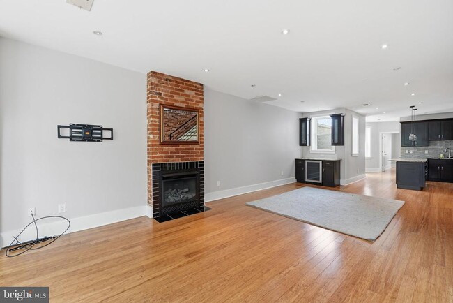 Building Photo - 2128 1st St NW