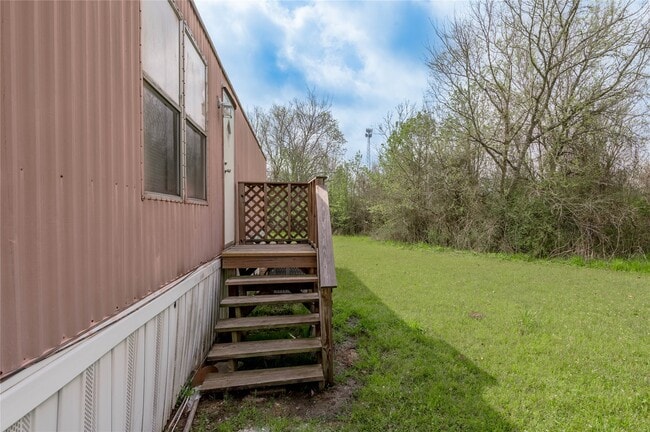 Building Photo - 1345 FM 405