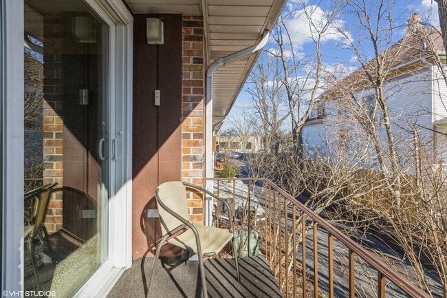 Building Photo - 720 Maple Ave