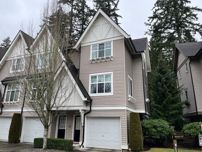 Building Photo - Stunning End Unit Townhome in desirable Redmond Ridge neighborhood; 2BD/2BA