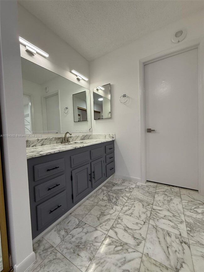 Building Photo - 5000 N Ocean Blvd