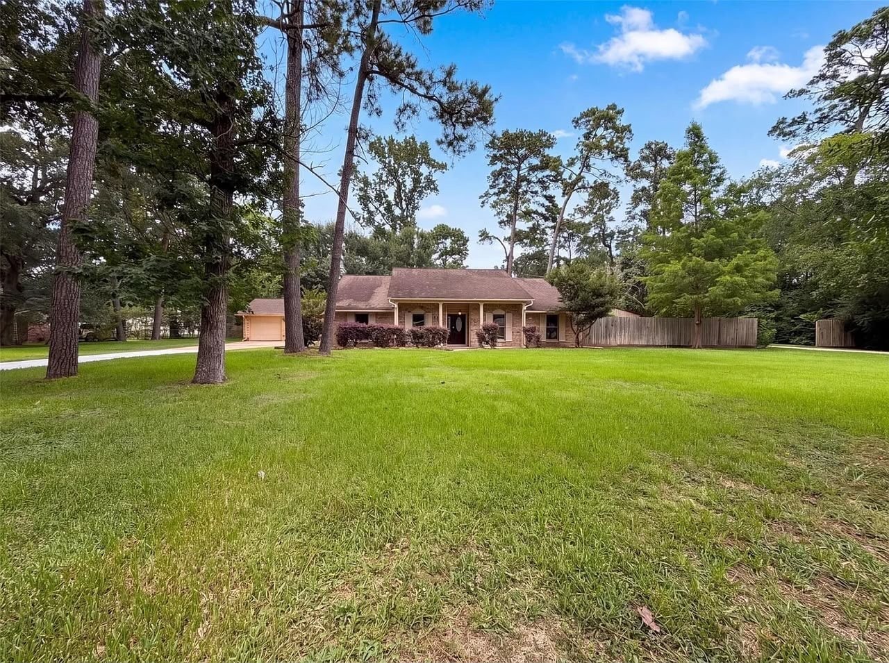 Building Photo - 11611 Mile Dr