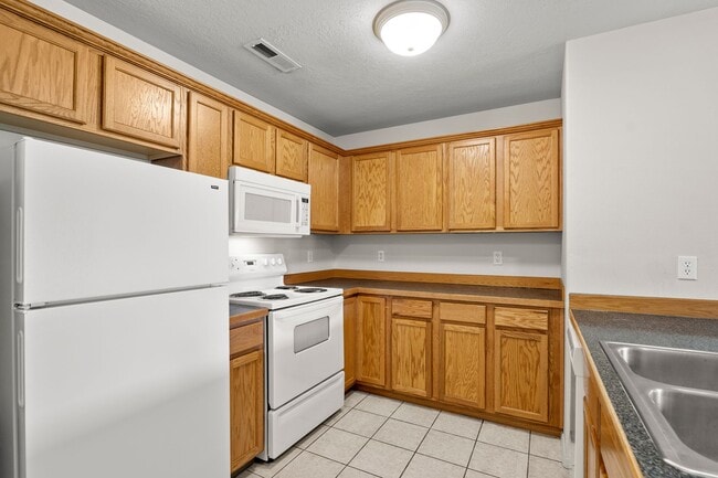 Building Photo - 2 Bed/1 Bath in 55+ Independent Living Community