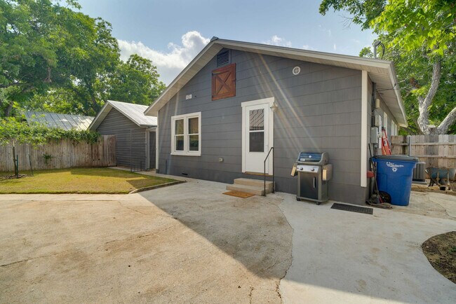 Building Photo - 2288 Gruene Rd