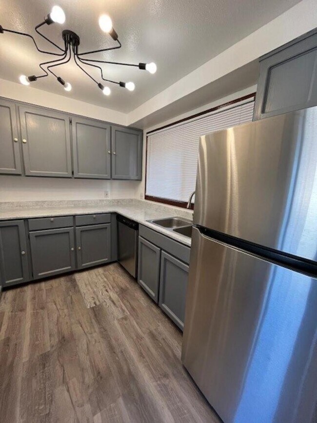 Building Photo - 3 bedroom in Des Moines WA 98168