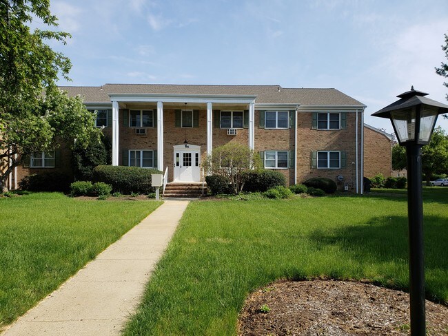 98 Stonehurst Blvd, Freehold, NJ - 98 Stonehurst Blvd
