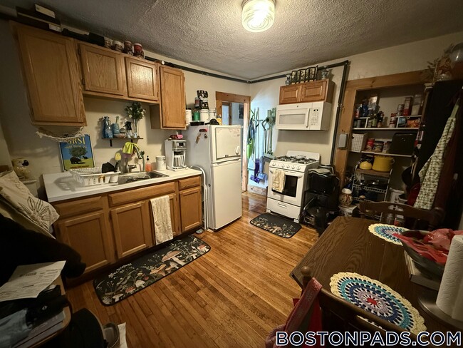 Primary Photo - 100 River St