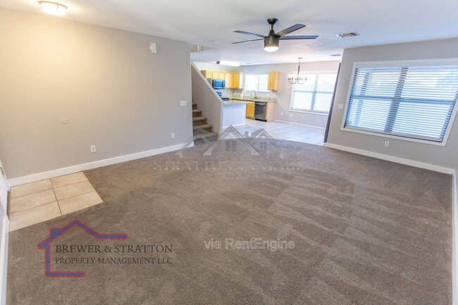 Building Photo - 2102 E Spruce Dr