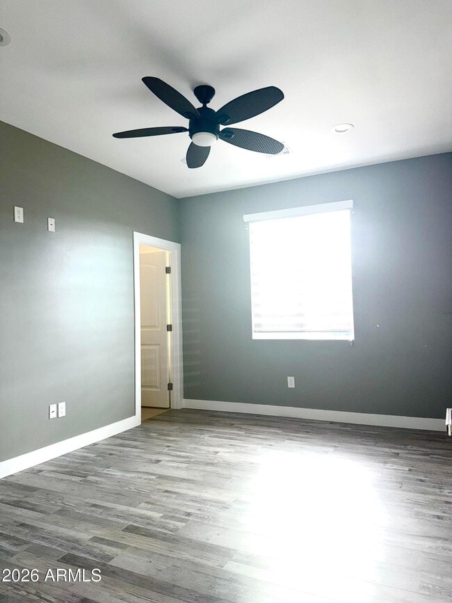 Building Photo - 1406 E Cinnabar Ave