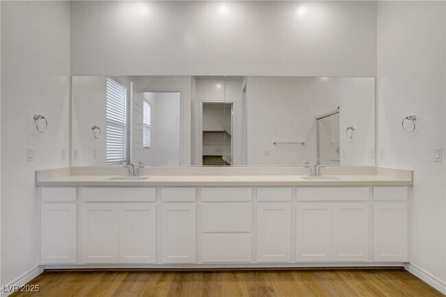Building Photo - 12556 Heritage Hts Dr