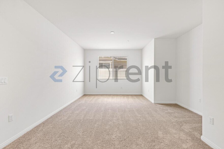 Building Photo - Unit