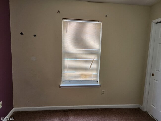 Building Photo - 313 S 6th St