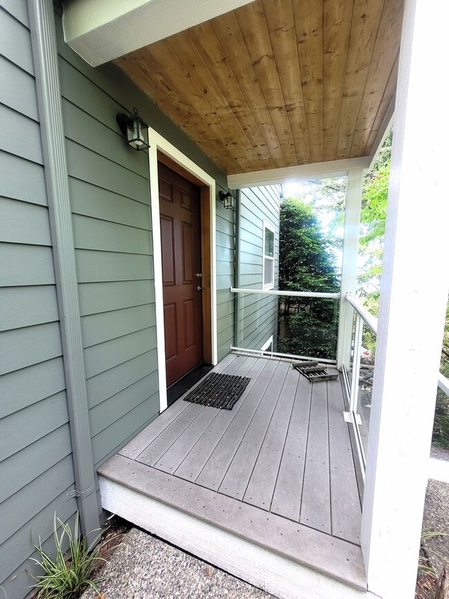 Building Photo - Beautiful South Hill Home with Bay Views 3...