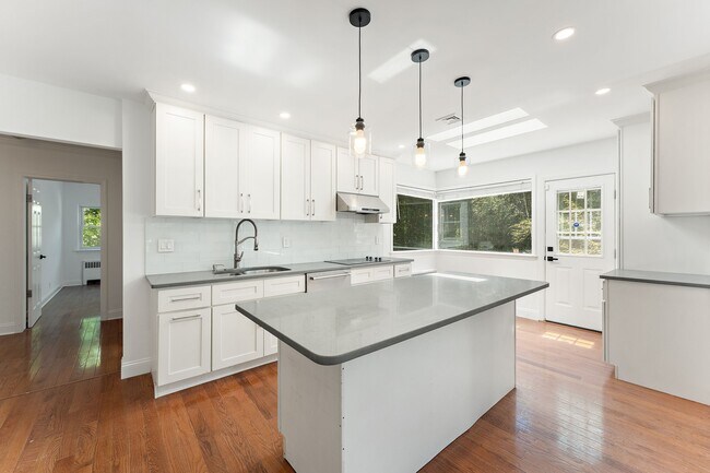 Building Photo - 128 Moorland Dr