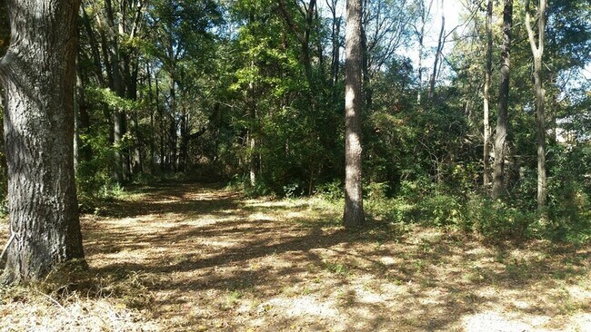 Building Photo - 6820 N Ridge Ct