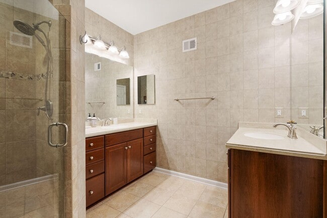 Building Photo - 9502 Lee Ct