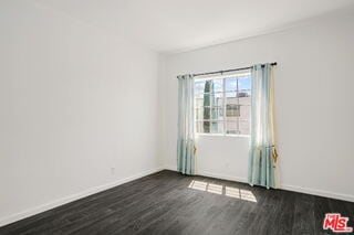 Building Photo - 850 N Poinsettia Pl