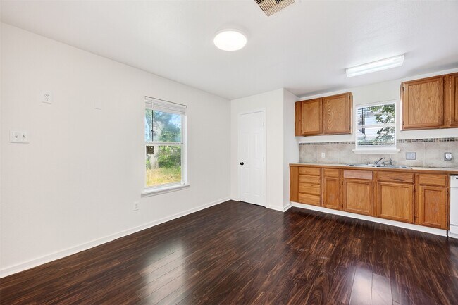 Building Photo - 6603 Conley St