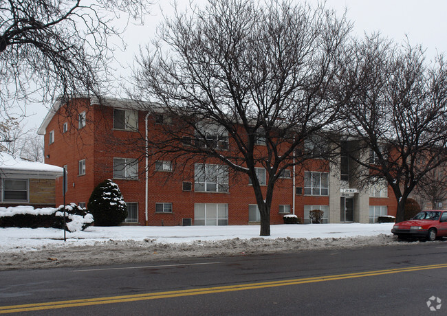 Jo-Mar - Majestic Apts