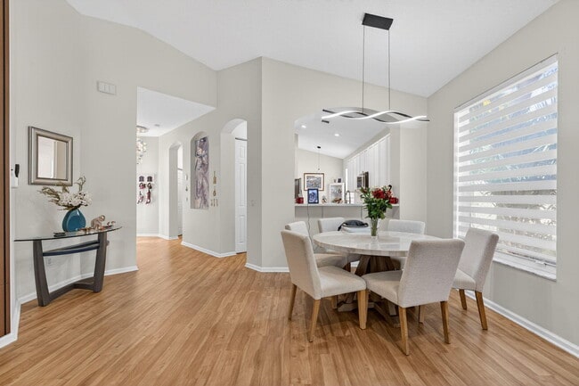 Building Photo - 6689 Southport Dr