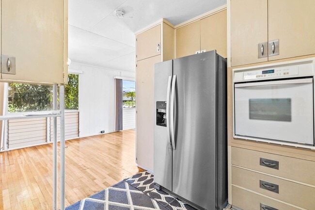Building Photo - Charming 3 bedroom, 1 bath home with large...