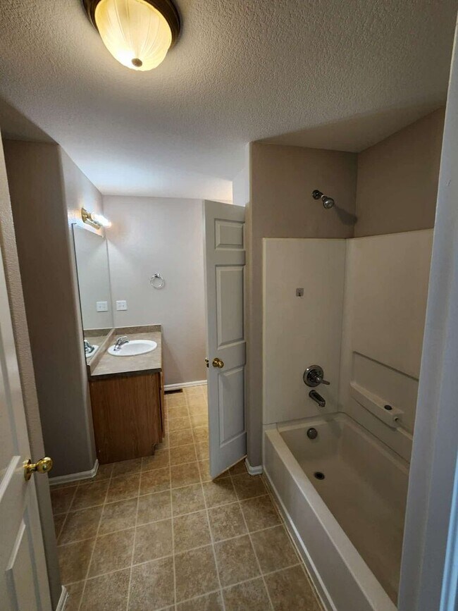 Building Photo - 3 Bedroom 3 Bath Rancher Town Home 2 Car Garage