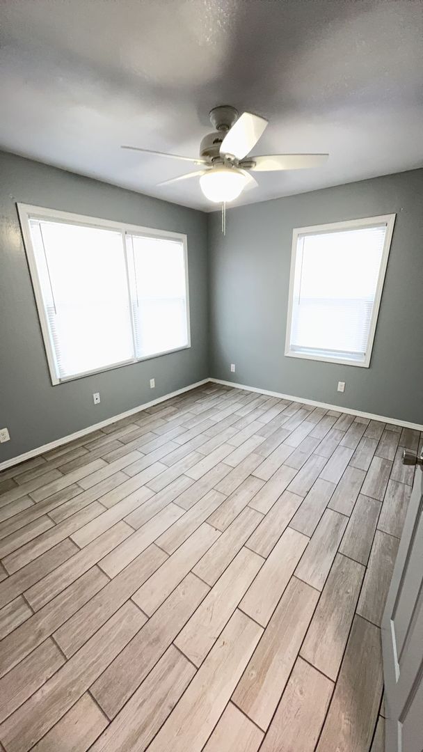 Building Photo - 2621 W Maine St