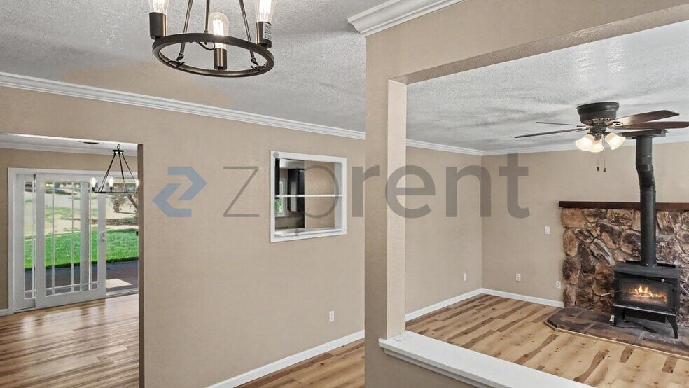 Building Photo - Unit