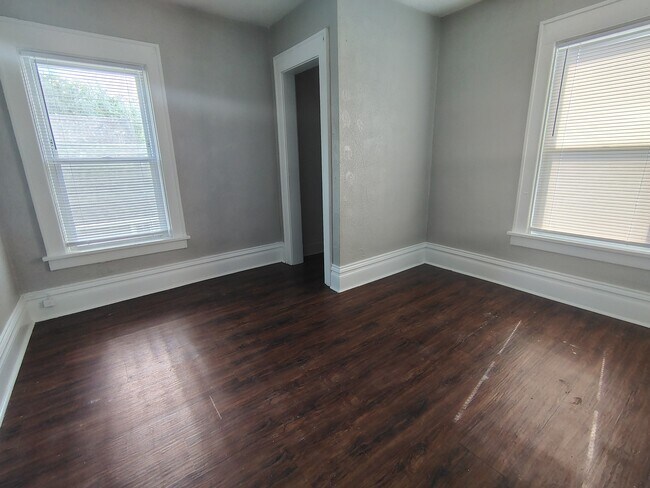 Building Photo - 514 Sheridan St