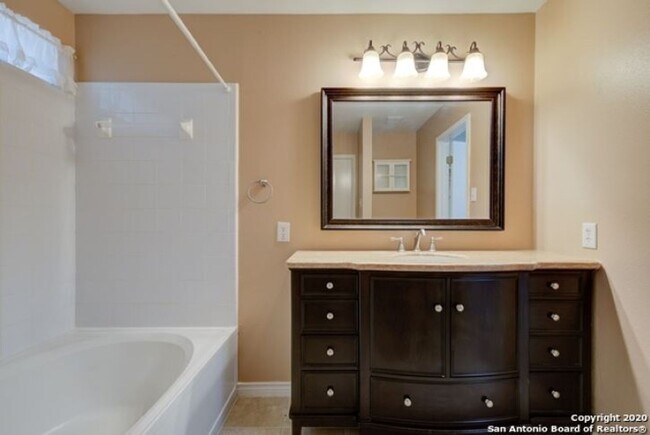 Building Photo - 3 Bedroom/2 Bath Wildhorse Subdivision