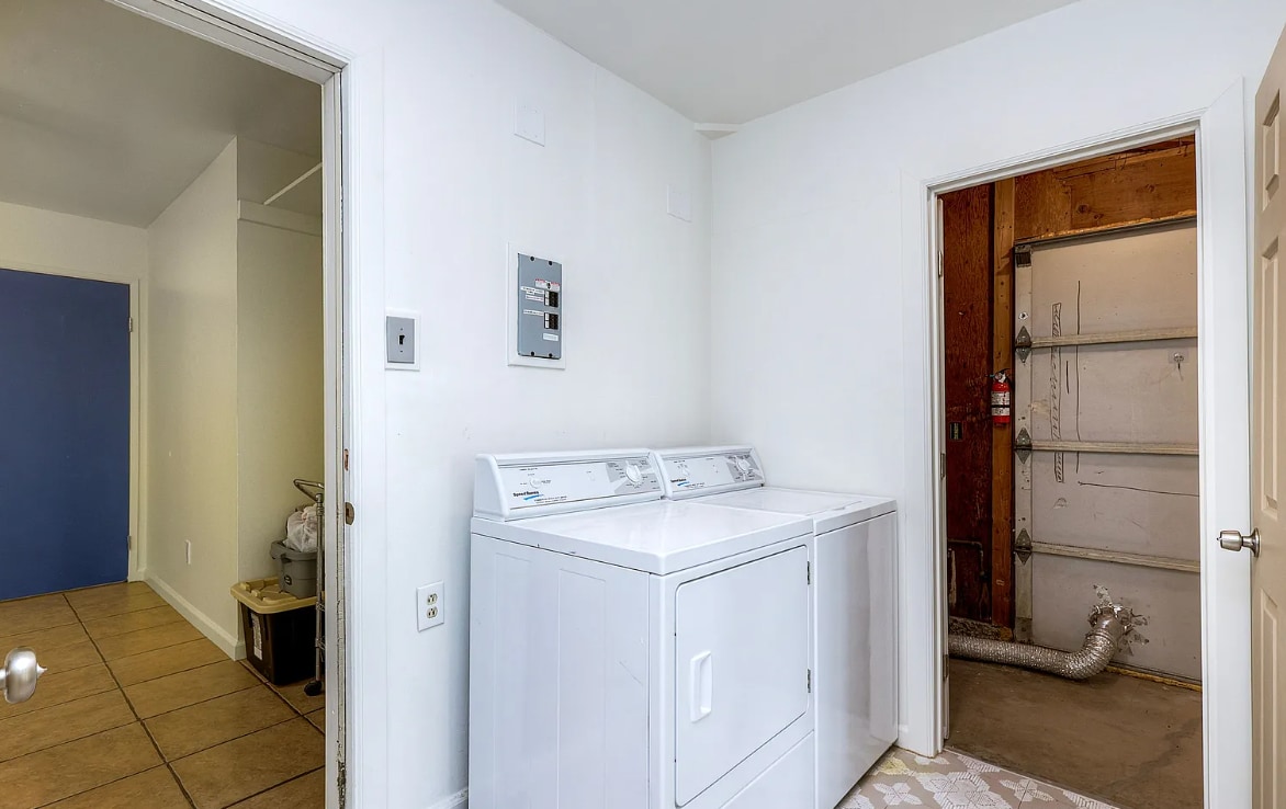 Building Photo - 2371 Berry St