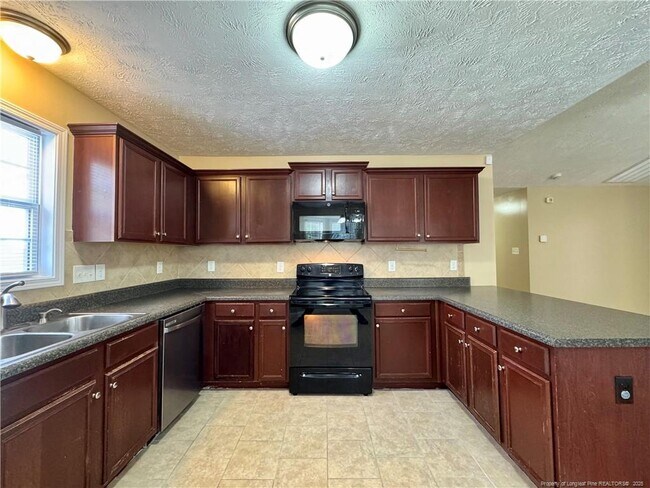 Building Photo - 5616 Duncan St