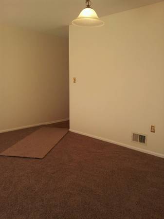 Building Photo - 12 Quince Ct