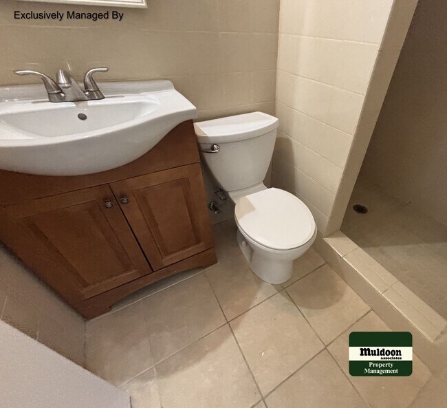 Building Photo - Available Now! Main Level Living, Close to...