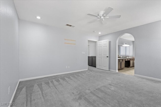 Building Photo - 9300 Valencia Canyon Dr