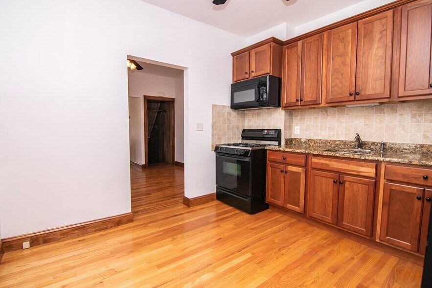 Building Photo - 12 Ravine Ter