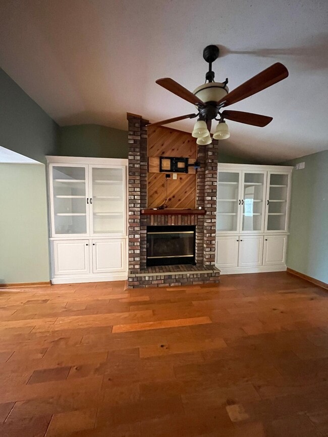 Building Photo - 3945 Balsam Dr