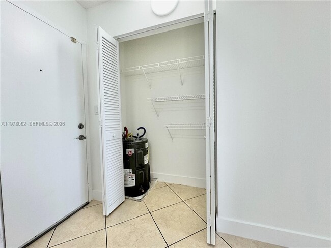 Building Photo - 2401 Riverside Dr