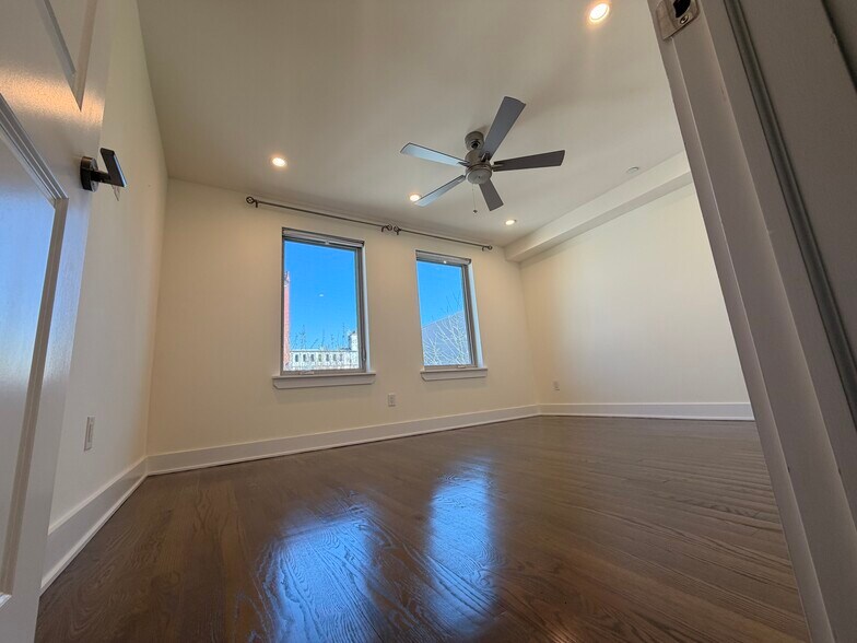 Building Photo - 2421 Manton St