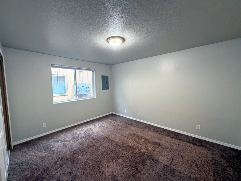 Building Photo - 1047 8th Ave