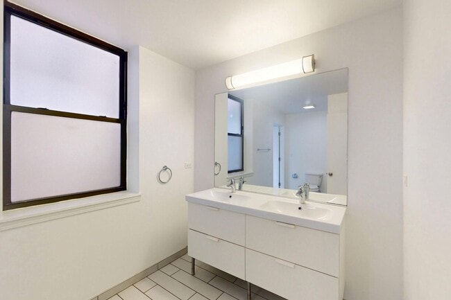 Floorplan - 5524-5526 S. Everett Avenue