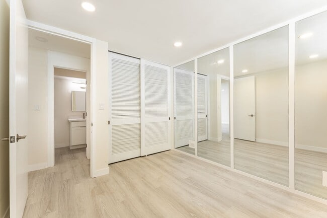 Building Photo - Newly Renovated. Ocean & Marina Views. Assigned Parking.
