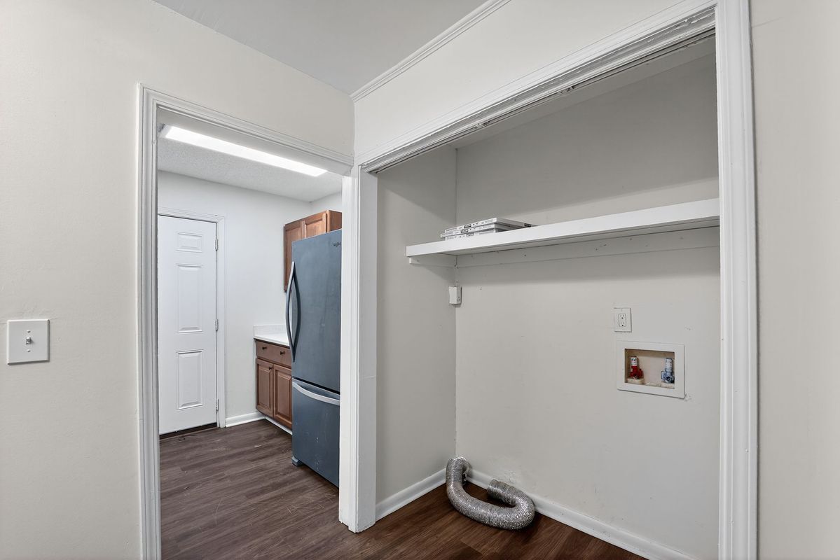 Building Photo - 2516 Peachwood Cir NE