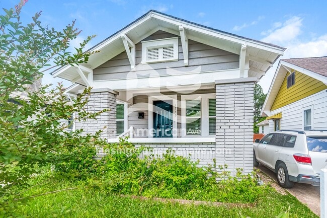 Building Photo - 1746 Center St S