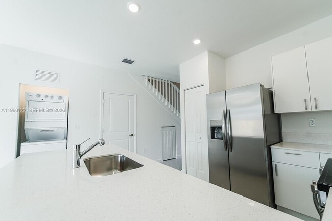 Building Photo - 2620 SE 28th Dr