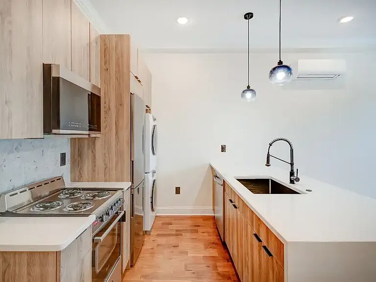 Building Photo - 2841 W Diamond St