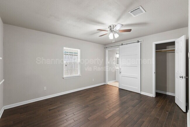 Building Photo - 709 E 41st St