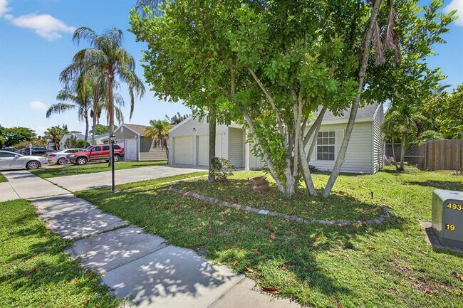 Building Photo - 5058 Canal Cir E