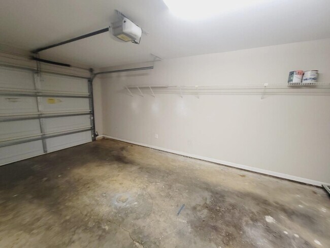 Building Photo - 741 White Dr